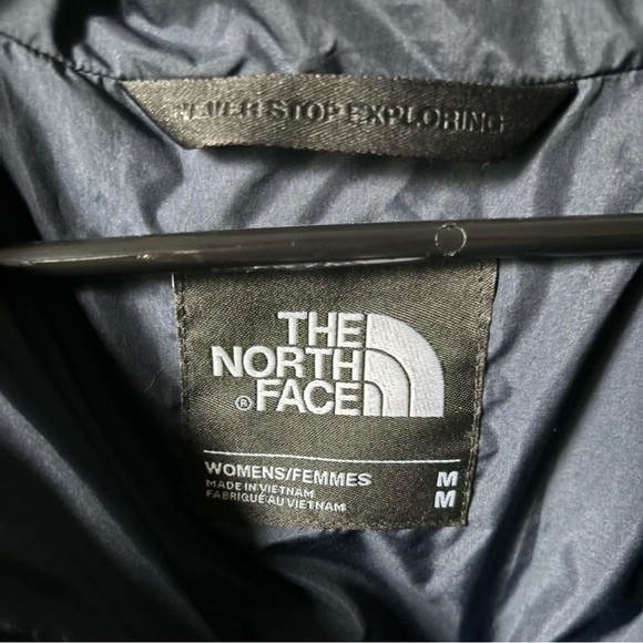 The North Face Holladown crop Cross-Stitch Goose Down Puffer Jacket, size Medium - Picture 5 of 17